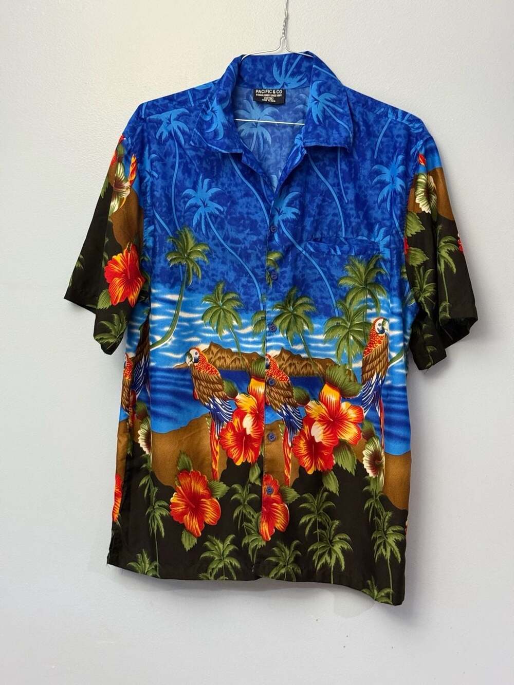 Pacific & Co Men's Blue and Black Tropical Parrot and Palm Tree, Size M